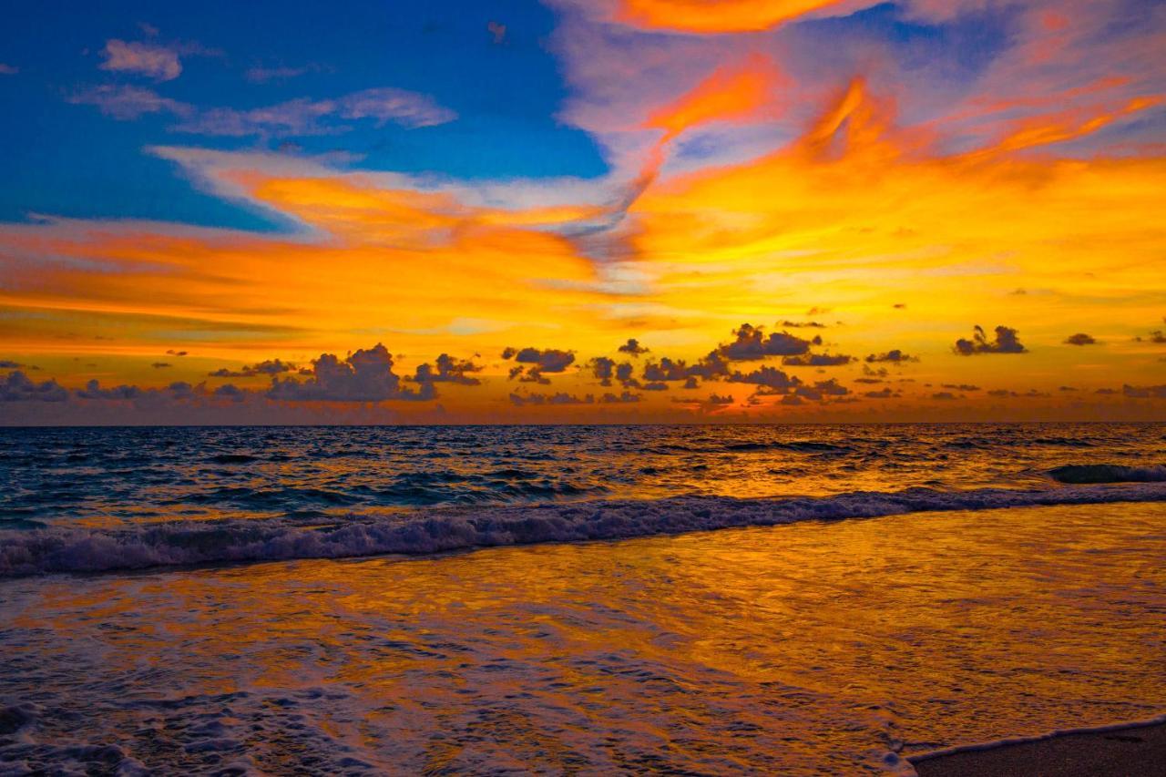 בראדנטון ביץ' Anna Maria Island Beach Waves מראה חיצוני תמונה